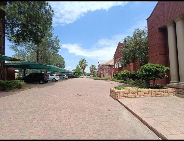 BUSINESS PROPERTY TO RENT IN FOURWAYS